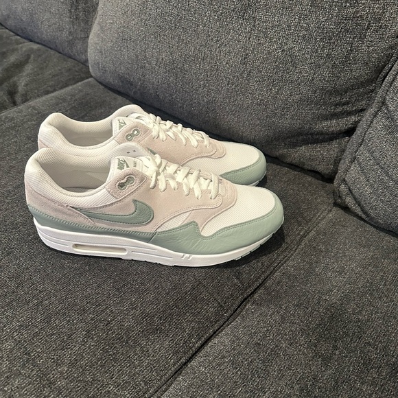 Nike Air Max 1 - Picture 2 of 4